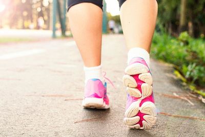 Semua yang Harus Kamu Ketahui Tentang Menurunkan Berat Badan dengan Berjalan Kaki