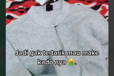 Viral Cowok Tak Terima Dikasih Kado Barang Branded Diskonan, Dijadikan Lap Lantai