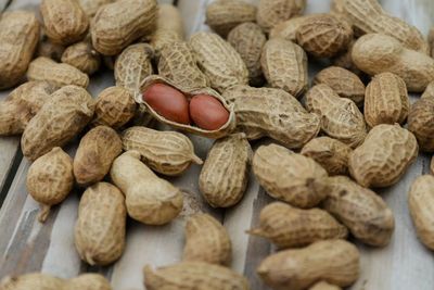 Benarkah Makan Kacang Menimbulkan Jerawat?