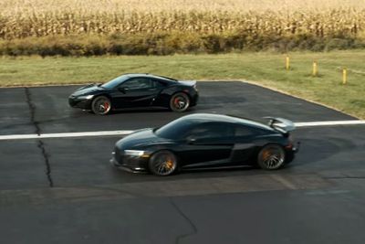 Melihat Pertarungan Drag Race Mobil Acura NSX dengan Audi R8 V10 Plus!