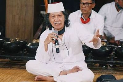 Redam Kegaduhan, Cak Nun Sarankan Presiden Jokowi Bicara 4 Mata dengan Habib Rizieq Shihab