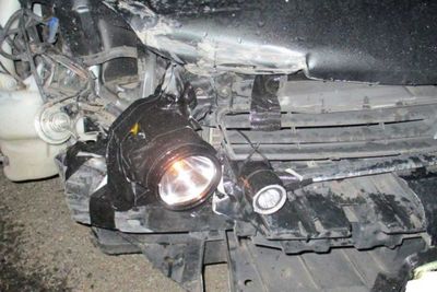 Pria Ini Ditangkap Sebab Gunakan Senter Sebagai Lampu Depan Mobilnya!