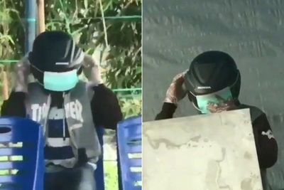 Ngakak! Patuhi Protokol Covid-19 saat Mencoblos di TPS, Pria Ini Gunakan Masker Pada Helm