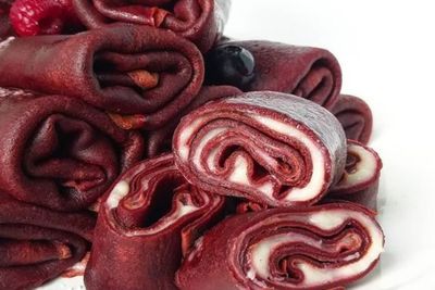 Resep Red Velvet Crepes Lengkap dengan Isian Krim Keju