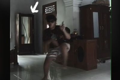 Viral Cowok Bikin Video Tiktok, Tiba-tiba Lemari Terbuka, Netizen Lihat Ada Sosok Ini