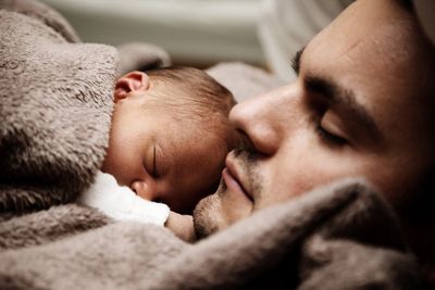 Penting, Ini Sederet Manfaat Melakukan Metode Kanguru pada Bayi Baru Lahir