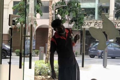 Niatnya Mau Makan Siang, Bokong Wanita Ini Tiba-tiba Disentuh Orang Tak Dikenal
