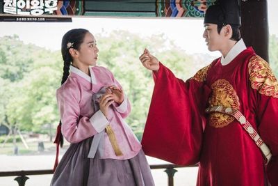 Drama Korea Terbaru Mr. Queen (2020) - Saat Koki Pria Terjebak di Tubuh Ratu Korea
