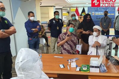Serahkan Diri ke Polda Metro, Rizieq Shihab Langsung Jalani Tes Swab
