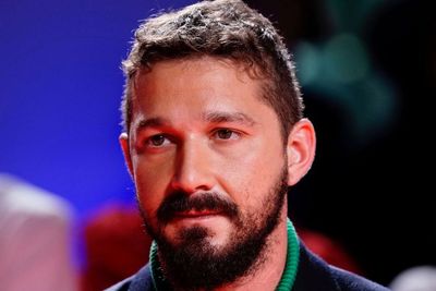 Shia LaBeouf Dituduh Mantan Kekasihnya Lakukan Kekerasan Seksual