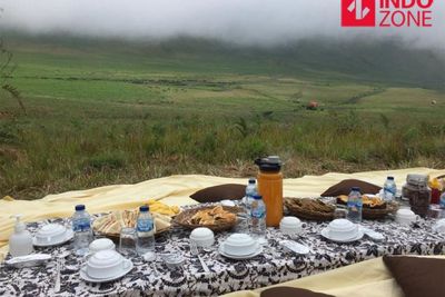 Piknik Cantik Sembari Menikmati Pemandangan Indah di Bukit Teletubbies