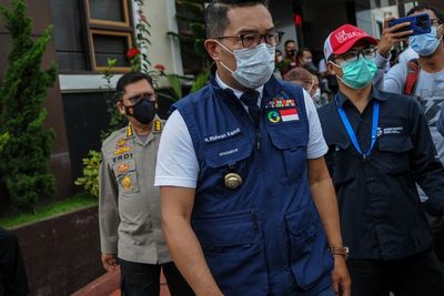 Ridwan Kamil: Mengapa Kerumunan di Bandara yang Merugikan Kesehatan Tak Ada Pemeriksaan?
