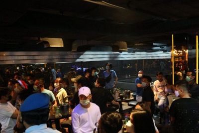Polisi Segel Bar di Jakut karena Buka Sampai Jam 1 Pagi danTemukan Pemakai Benzo