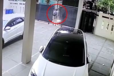 Viral Maling Sopan Tutup Pagar usai Gagal Mencuri Gegara Bingung Motornya Gak Mau Hidup