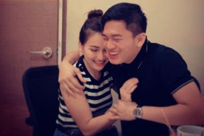 Unggah Foto Dipeluk Adit Jayusman, Ayu Ting Ting Banjir Dukungan: Undangan Jangan Lupa