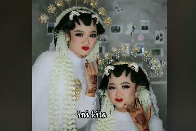 Viral Cewek Kembar Nikah Bareng, Netizen Khawatir Malam Pertamanya