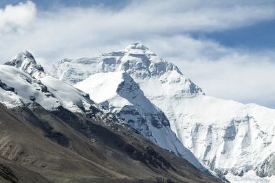 Gunung Everest Menyusut karena Tekanan Udara Menurut Studi