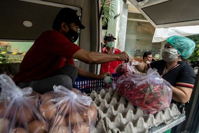 FOTO: Gelar Pangan Murah di Pasar Petojo Ilir