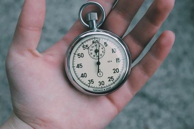 Sejarah Panjang 1 Jam 60 Menit dan 1 Menit 60 Detik