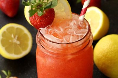 Resep Limun Strawberry untuk Temani Hidangan Berlemak