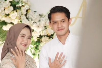 Ditolak Calon Mertua Gegara Cincin, Cewek Ini Akhirnya Dilamar Pria Lain, Bikin Mupeng