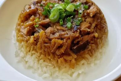 Ini Cara Buat Nasi Tim Ayam Jamur yang Sehat dan Lezat