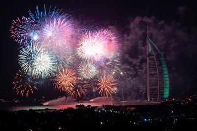 Meski Pandemi, Dubai Tetap Gelar Pesta Kembang Api dan Laser di Malam Tahun Baru