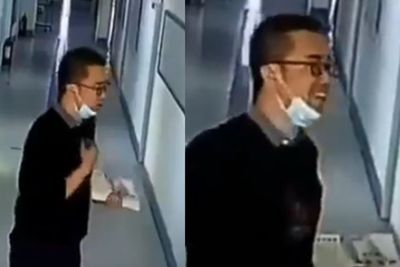 Guru Ini Paksakan Diri Tersenyum Sebelum Masuk Kelas, Bikin Haru Netizen