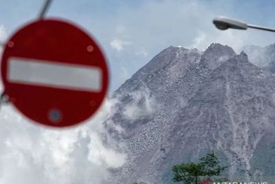Gunung Merapi Keluarkan Guguran Material Sejauh 1,5 Km