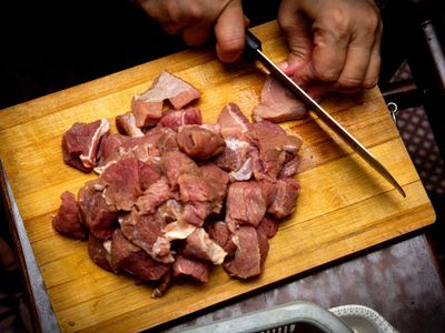 Diet Kalori? Ganti Dengan Makan Buah Kaya Serat Berikut! 