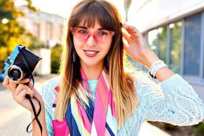 Begini Cara Pakai Scarf Seperti Cewek Prancis