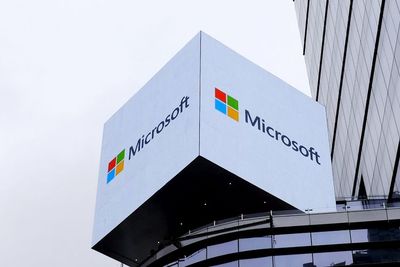 Microsoft Ingin Buat Chatbot yang Mungkinkan Kita Bicara dengan Orang yang Telah Meninggal