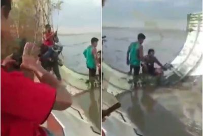 Puing Pesawat Terdampar di Pantai, Diduga Milik Air Asia yang Jatuh pada 2014 Lalu