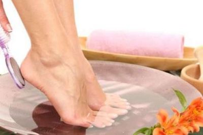 Ladies, Sudah Tahu Bedanya Manicure dan Pedicure?