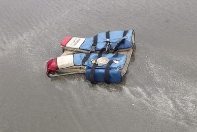 Selain Puing Logam Bertulis CNSA, Polda Kalteng Juga Temukan Life Jacket