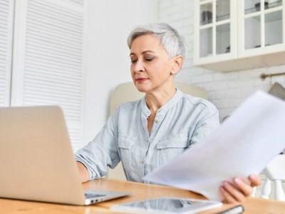 Buka Google Saat Sakit? Ini Risiko yang Perlu Kamu Tahu
