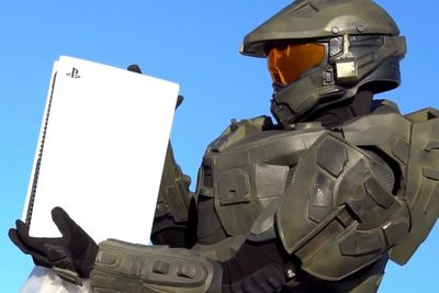 Ketika Master Chief dari Game Halo Menghancurkan Console PlayStation 5!