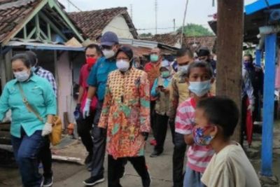 Aksi Blusukan Mensos Risma Diprediksi Jadi Manuver untuk Maju di Pilgub DKI Jakarta
