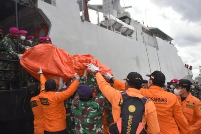 Penyisiran Titik Pesawat Sriwijaya, Serpihan Ban hingga Pakaian Anak Ditemukan
