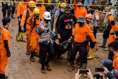 Kemensos Berikan Bantuan Rp1 Miliar Lebih untuk Korban Longsor di Sumedang