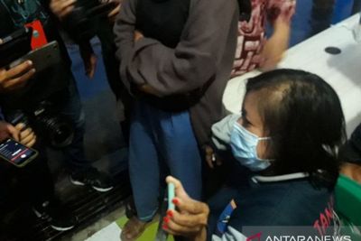 Dengar Petugas Temukan Potongan Tubuh, Keluarga Korban Sriwijaya Air Nangis Histeris 
