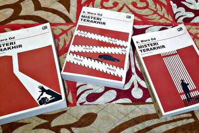 Kisah Terakhir Seri Detektif Kosasih & Gozali Sabet Novel Terbaik di Scarlet Pen Awards