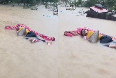 Video Pria Ini Tertidur Sambil Terbawa Arus Banjir Ini Sukses Bikin Ngakak