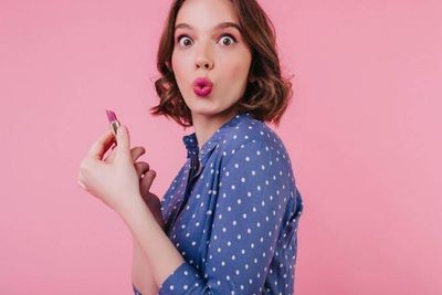 Pencinta Makeup Wajib Tahu, Ini Fakta Unik Tentang Lipstik yang Gak Disangka