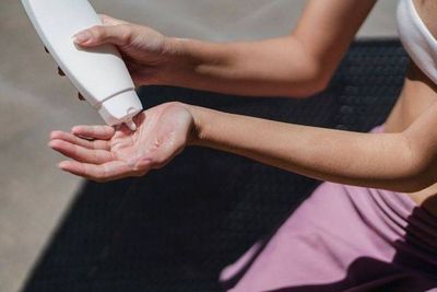 Apa Perbedaan SPF 25, 30, dan 50 Pada Sunscreen? Berikut Penjelasannya!