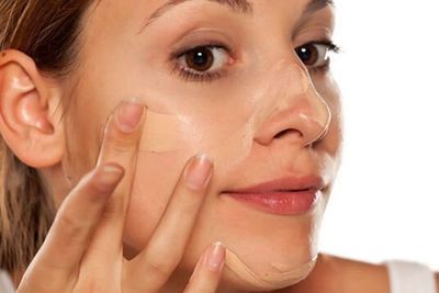 Foundation Cepat Menggelap? Ini Cara Cek Oksidasi Foundation Sebelum Beli