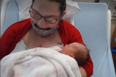 Wanita Ini Berhasil Lahirkan Bayi Perempuannya Setelah 10 Hari Baru Tahu Kalau Dia Hamil