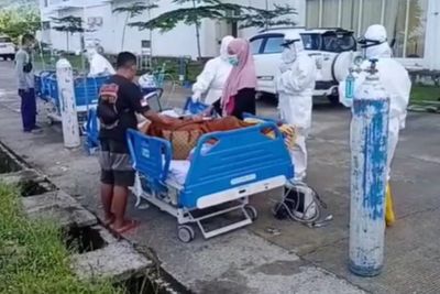 Gempa Besar di Sulbar, Pasien dan Tenaga Medis yang Masih Pakai APD Berhamburan Keluar RS