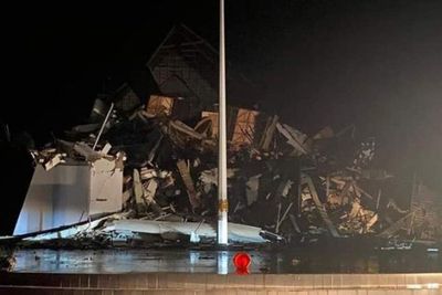2 Korban Masih Terjebak di Reruntuhan Gedung Kantor Gubernur Sulawesi Barat