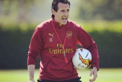 1 Setengah Tahun Latih Ozil di Arsenal, Unai Emery Akui Pernah Perjuangkan Sang Playmaker